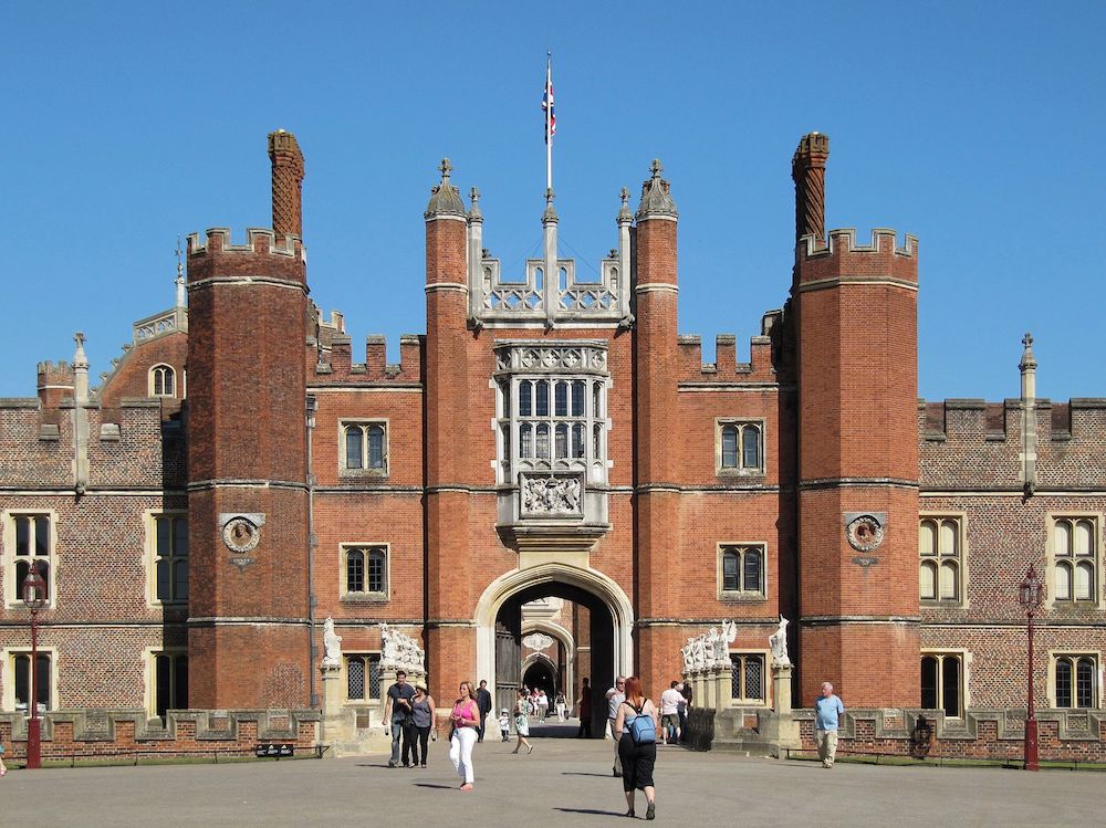 Hampton Court Palace: The Great Gate. Photo Credit: © Luke Nicolaides via Wikimedia Commons.