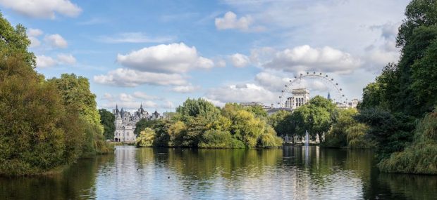 Royal Parks in London: St. James's Park Lake looking east from the Blue Bridge. Photo Credit: © Colin / Wikimedia Commons.