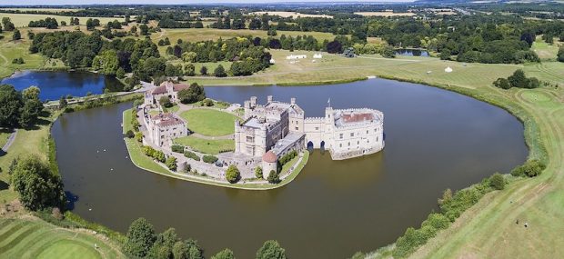 An aerial panorama of Leeds Castle. Photo Credit: © Chensiyuan via Wikimedia Commons.